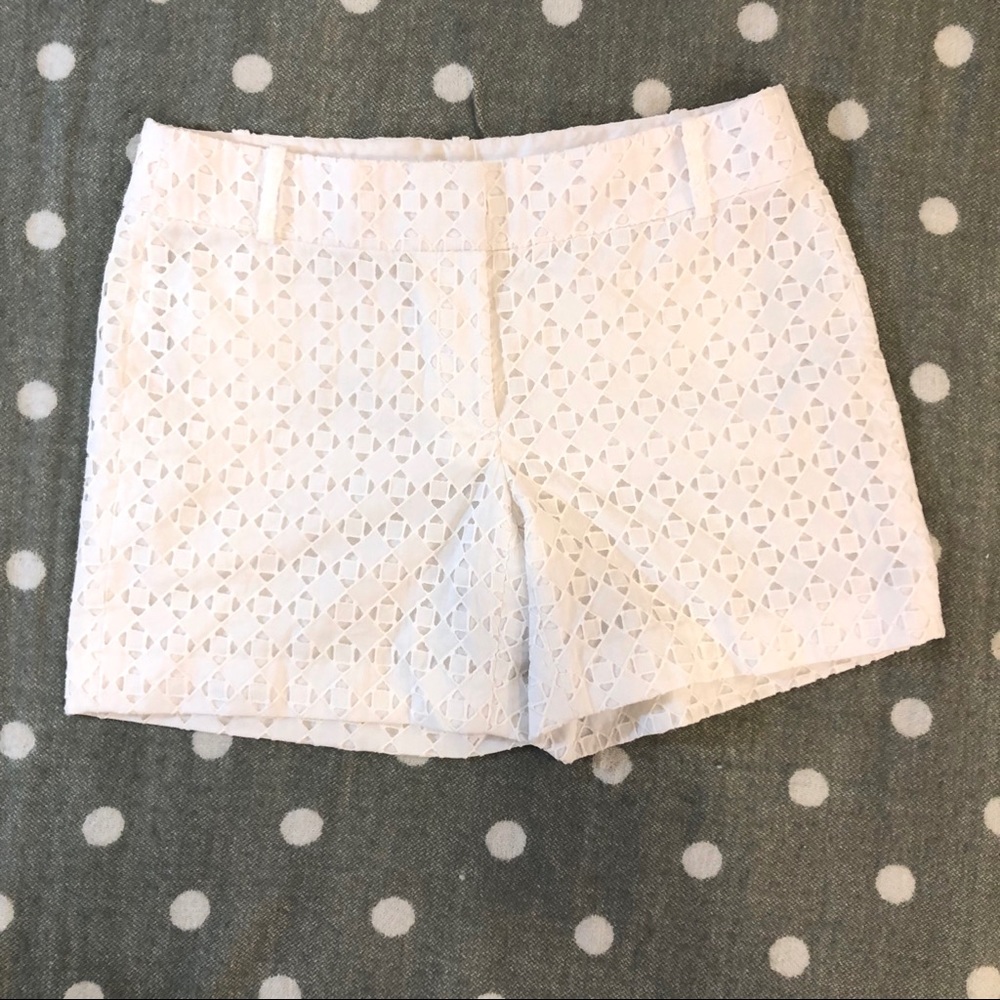 Ann Taylor LOFT White Geometric Eyelet Shorts size 2